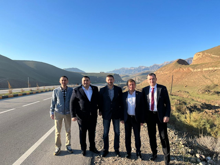 В бизнес-миссии в Таджикистане принимает участие депутат курганской облдумы Максим Харлов (второй справа)