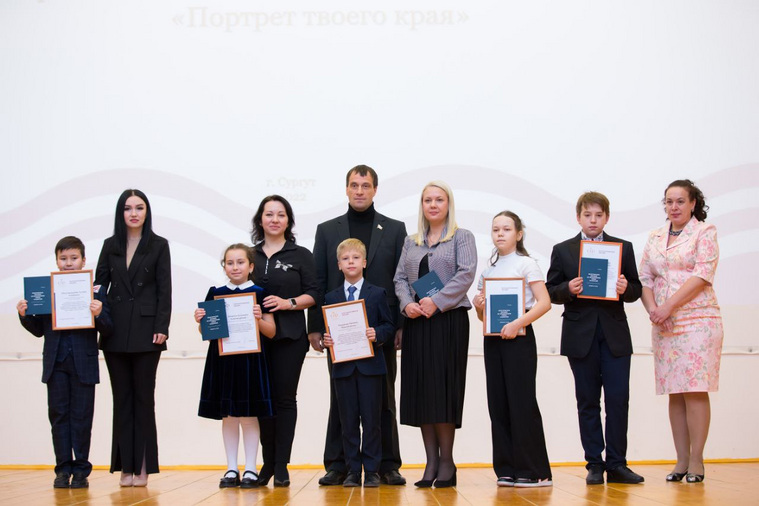 Исаков поздравляет победителей конкурса второй год подряд