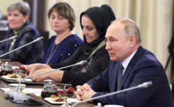 Государство обязано помочь в реабилитации военнослужащим, которые вернутся с фронта, заявил Путин