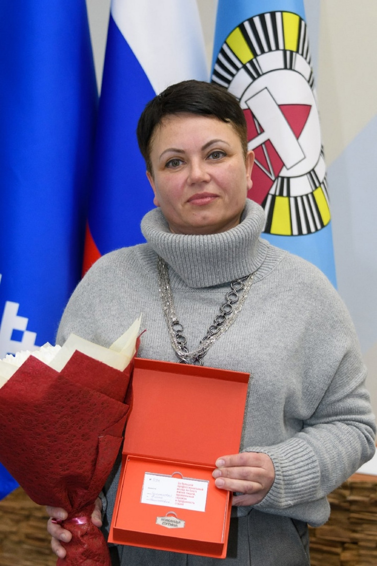 Депутат из ЯНАО получила почетный знак «Команда Путина»