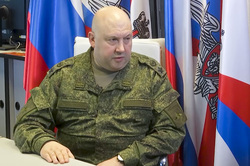Сергей Суровикин обладает волевым характером, отметил Андрей Гурулев