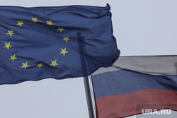 Флаги и портфели. Москва
, флаг евросоюза, россия, флаг, флаг россии, флаг евросаюза, евросаюз