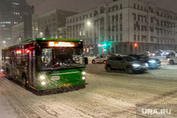 Снегопад. Челябинск , зима, буран, погода, общественный транспорт, снегопад, климат, проспект ленина, мороз, городской автобус