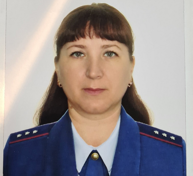 Елена Яковлева является младшим инспектором первой категории отдела охраны ИК-24