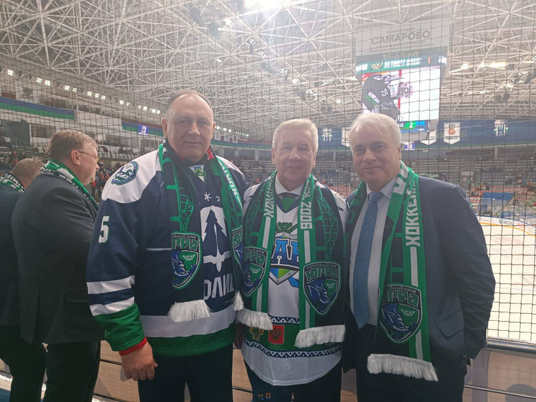 Максим Ряшин, Борис Хохряков и Павел Завальный посетили матч ХК «Югра»