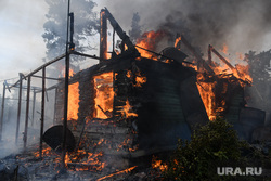 Пожар в садовом товариществе Южный. Екатеринбург, пожар в саду, горит дача