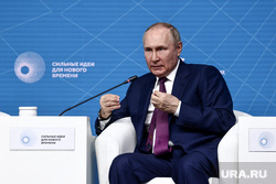 Владимир Путин на пленарном заседании форума АСИ. Москва
