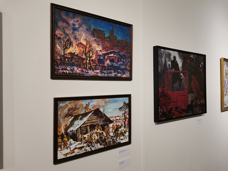 На выставке есть даже эскизы к картинам. Например, две работы с пожаром у одного из уральских художников заказывали сами спасатели