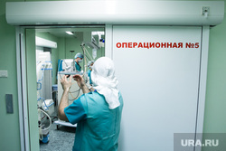 Операция на позвоночнике в Сургутской клинической травматологической больнице. Сургут, операционная