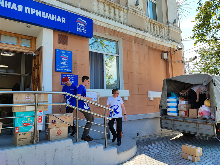 Волонтеры отправляют гуманитарную помощь жителям Донбасса