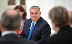 Виктор Орбан высмеял Европарламент из-за коррупционного скандала