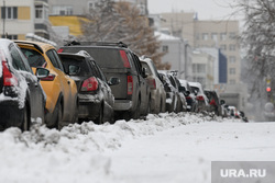 Снежная погода в Екатеринбурге, снег, парковка на обочине