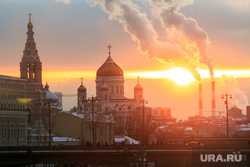 Зимняя Москва, трубы, пейзаж, дым из труб, ххс, город москва, храм христа спасителя, закат, вечер, софийская набережная