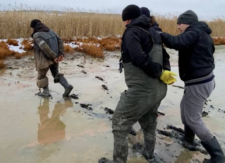 Пограничники задержали курганцев, незаконно ловивших биоматериал на озере Медвежье