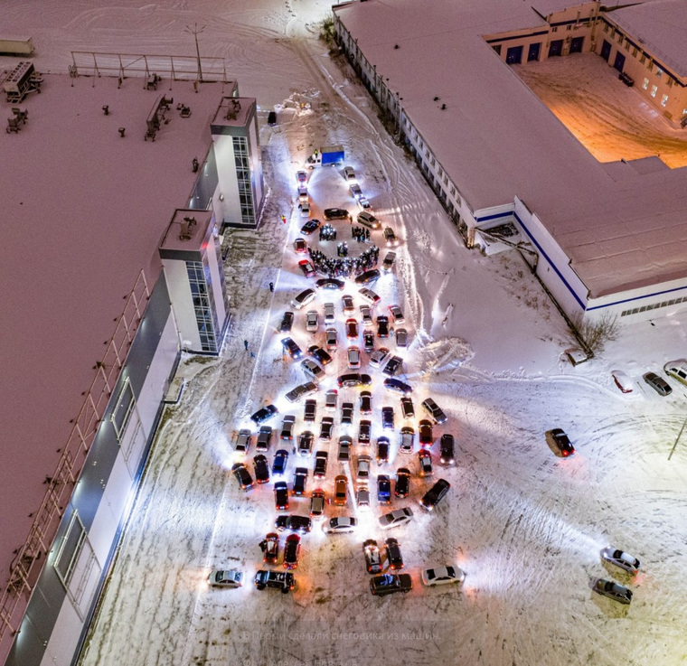 Пермские водители сделали огромного снеговика