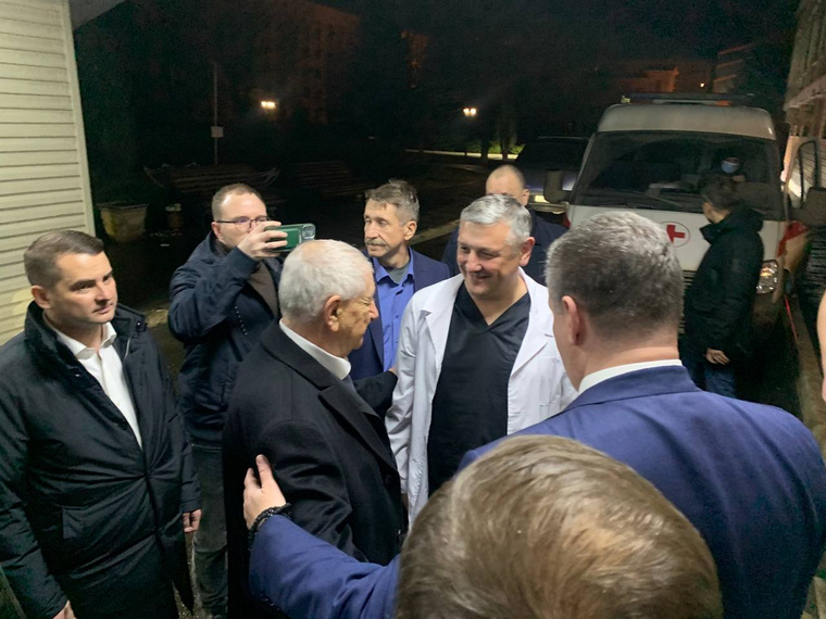 Депутат Госдумы прибыл в госпиталь Луганска с грузом медикаментов