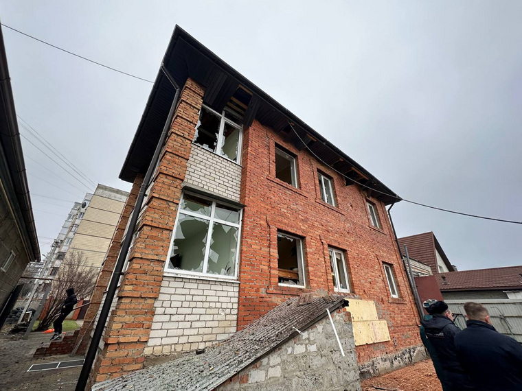 Снаряды ударили и по частному сектору Белгорода