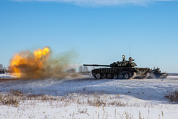 Около 1000 военнослужащих ЦВО начали состязания в отборочном этапе конкурса «Танковый биатлон»