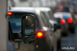 Пробки в городе. Москва, машины, пробка, зеркало заднего вида, трафик, автомобили, автотранспорт
