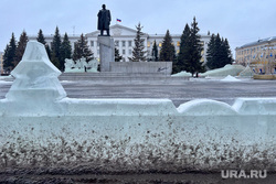 Ледовый городок. Слякоть. Курган, ледовый городок, слякоть на дороге