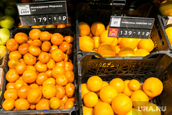 Магазины, продукты, ценники. Тюмень, продукты, фрукты, ценники, мандарины, ценник, апельсины, полки магазина