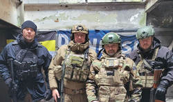 Помощник Рогозина Михаил Бридасов (первый слева) во время обстрела выполнял свою работу, считают его друзья