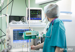 Операция на позвоночнике в Сургутской клинической травматологической больнице. Сургут, операция, медицинские мониторы, показания