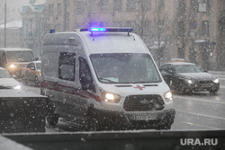Зима. Москва, зима, пурга, неотложка, вьюга, улица, машина, скорая помощь