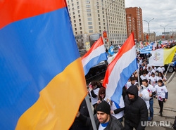 Шествие посвященное столетию геноцида армян. Екатеринбург, флаг армении