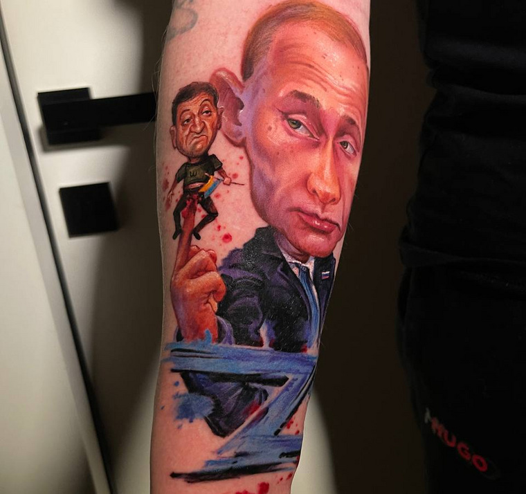 Екатеринбуржцы поддерживают солдат через татуировки