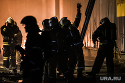 Пожар на улице Аппаратная. Екатеринбург, пожар, тушение, огонь, пожарные