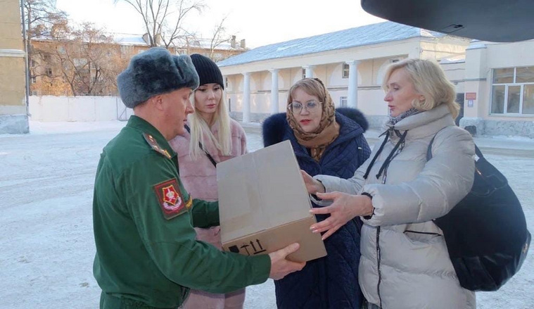 Кроме того, она поздравила бойцов с Новым годом