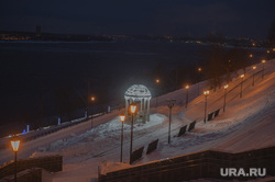 Новогоднее украшение города. Пермь, огни перми, зимняя набережная реки камы