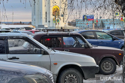 Парковка у ЦУМа. Курган, цум, парковка