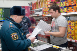 Проверка пиротехники на рынке. Курган, мчс, продажа фейерверков, пиротехника, сычевой александр, проверка безопасности, проверка документов