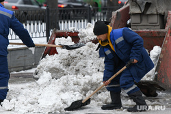 Алексей Орлов осматривает благоустройство в центре города. Екатеринбург, уборка снега