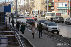 Город во время самоизоляции. Курган, прохожие, ул красина