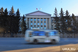 Строительство ледового городка на площади Ленина. Курган, автобус, площадь в кургане, площадь ленина, правительство города
