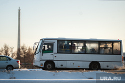 Общественный транспорт Екатеринбурга, зима, недостроенная телевышка, маршрутка