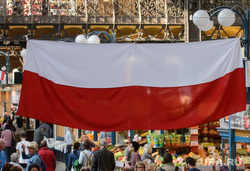 Виды Будапешта. Венгрия, продукты, еда, центральный рынок будапешта, флаг польши