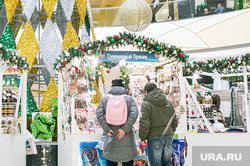 Новогодняя ярмарка в ТЦ Кристалл. Тюмень, подарки, покупатели, ярмарка, покупки, новый год, новогоднее оформление, новогодняя ярмарка, новогодние подарки, новогодний подарок, посетители тц