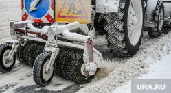 Снегопад, зима. Челябинск, снег, уборка снега, снегоуборочная техника, трактор, снегопад, транспорт, зима, дорога, снегоуборщики