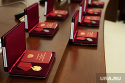 Вручение государственных наград жителям Уральского Федерального Округа в резиденции полномочного представителя президента РФ в УрФО. Екатеринбург , орден, награды, медали