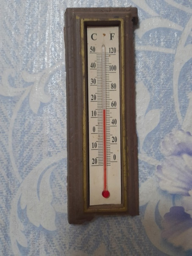 В квартире Елены Бучневой, проживающей на улице Гайдара, 73, не больше 15 градусов тепла, несмотря на включенный обогреватель