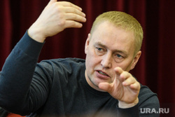 Шестой день протестов против строительства храма Св. Екатерины в сквере около драмтеатра - встреча Александра Высокинского с инициативной группой. Екатеринбург, альшевских андрей