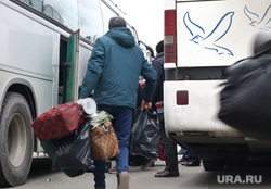 Отправка мобилизованных от кинотеатра "Спутник". Курган, призывники, призывной пункт, военные сборы, мобилизация, мобилизационный пункт, мобилизованные, отправка призывников