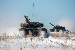 Около 1000 военнослужащих ЦВО начали состязания в отборочном этапе конкурса «Танковый биатлон»
