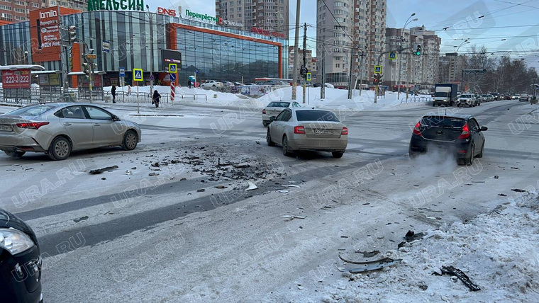 В ДТП также пострадали другие автомобили