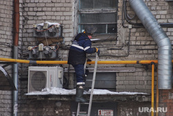 Монтаж газовых труб во дворах домов по улице Коли Мяготина и Ипподромная. Курган, газ, труба, газовая труба, монтаж, монтаж газопровода