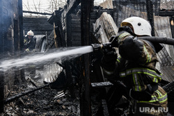 Пожар на Уралмаше, на улице Никитина 112а. Екатеринбург, тушение огня, огонь, тушение пожара, последствия пожара, проливка, работа пожарных, локализация пожара